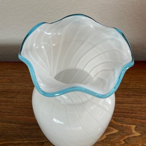 White Glass Vase  Swirl with Blue Ruffle Rim - Picture 12 of 12